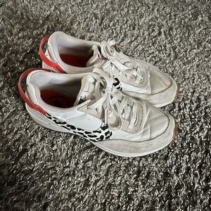 Women’s Nike Waffle shoes size 8